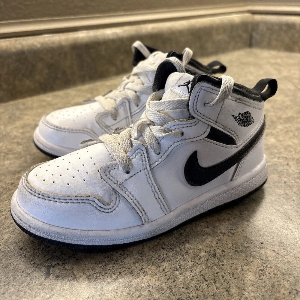 Nike Air Jordan 1 Mid Toddler Child's Sz 9.5 White/Black Very Good Cond.